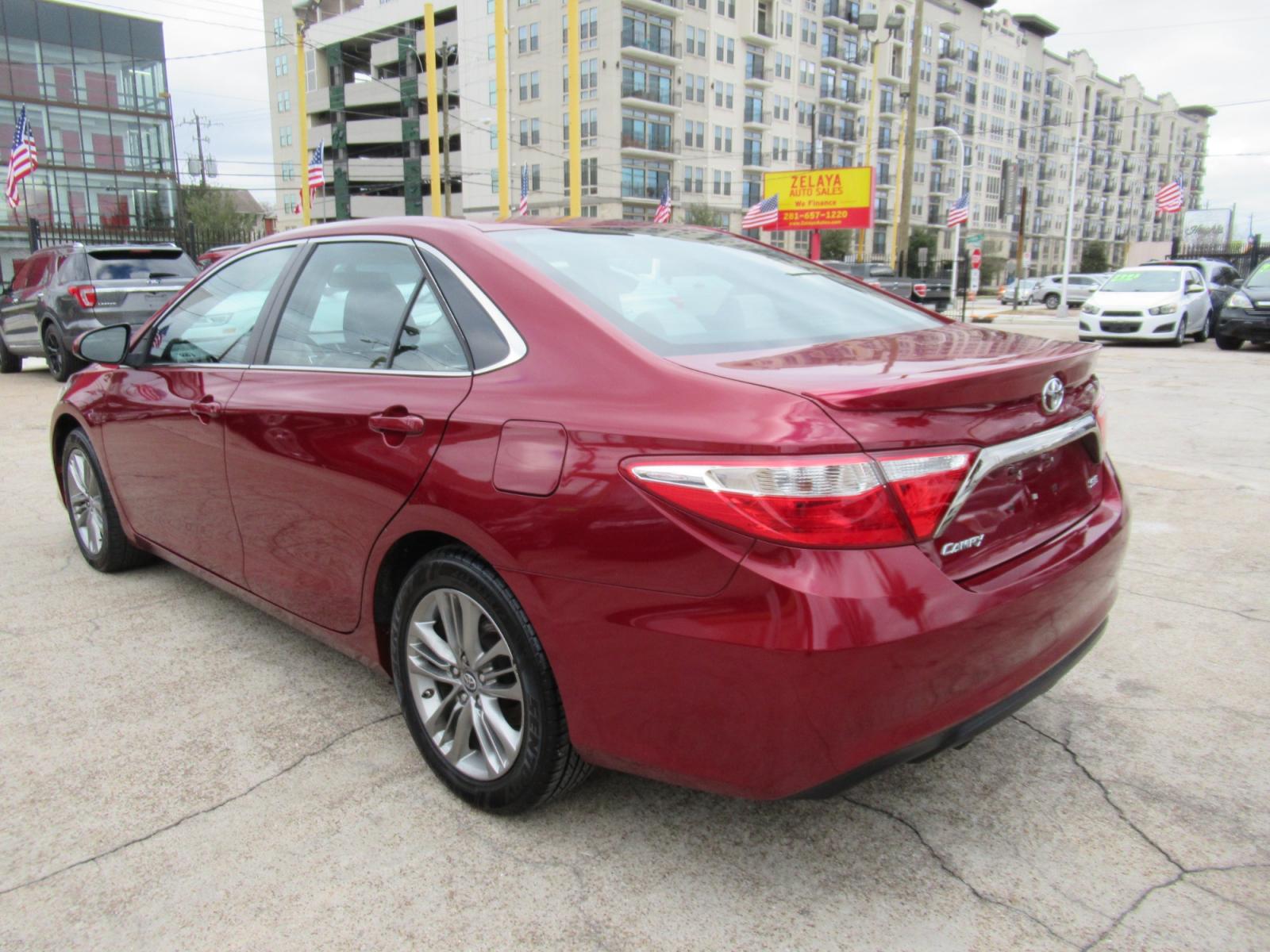 2016 Red /Gray Toyota Camry SE (4T1BF1FK0GU) with an 2.5L L4 DOHC 16V engine, Automatic transmission, located at 1511 North Shepherd Dr., Houston, TX, 77008, (281) 657-1221, 29.798361, -95.412560 - 2016 TOYOTA CAMRY SE VIN: 4T1BF1FK0GU603177 4 T 1 B F 1 F K 0 G U 6 0 3 1 7 7 SEDAN 4 DR 2.5L I4 F DOHC 16V GASOLINE FRONT WHEEL DRIVE - Photo #24